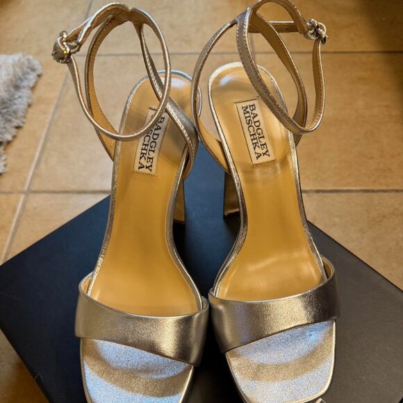 Badgley Mischka Women's Silver Courts - Picture 2 of 7